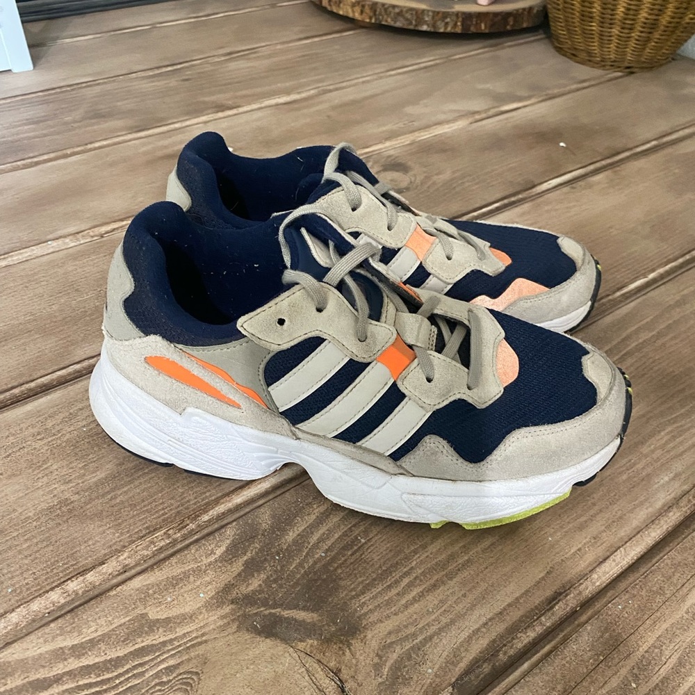 Adidas’s size boys 4.5 women’s size 6